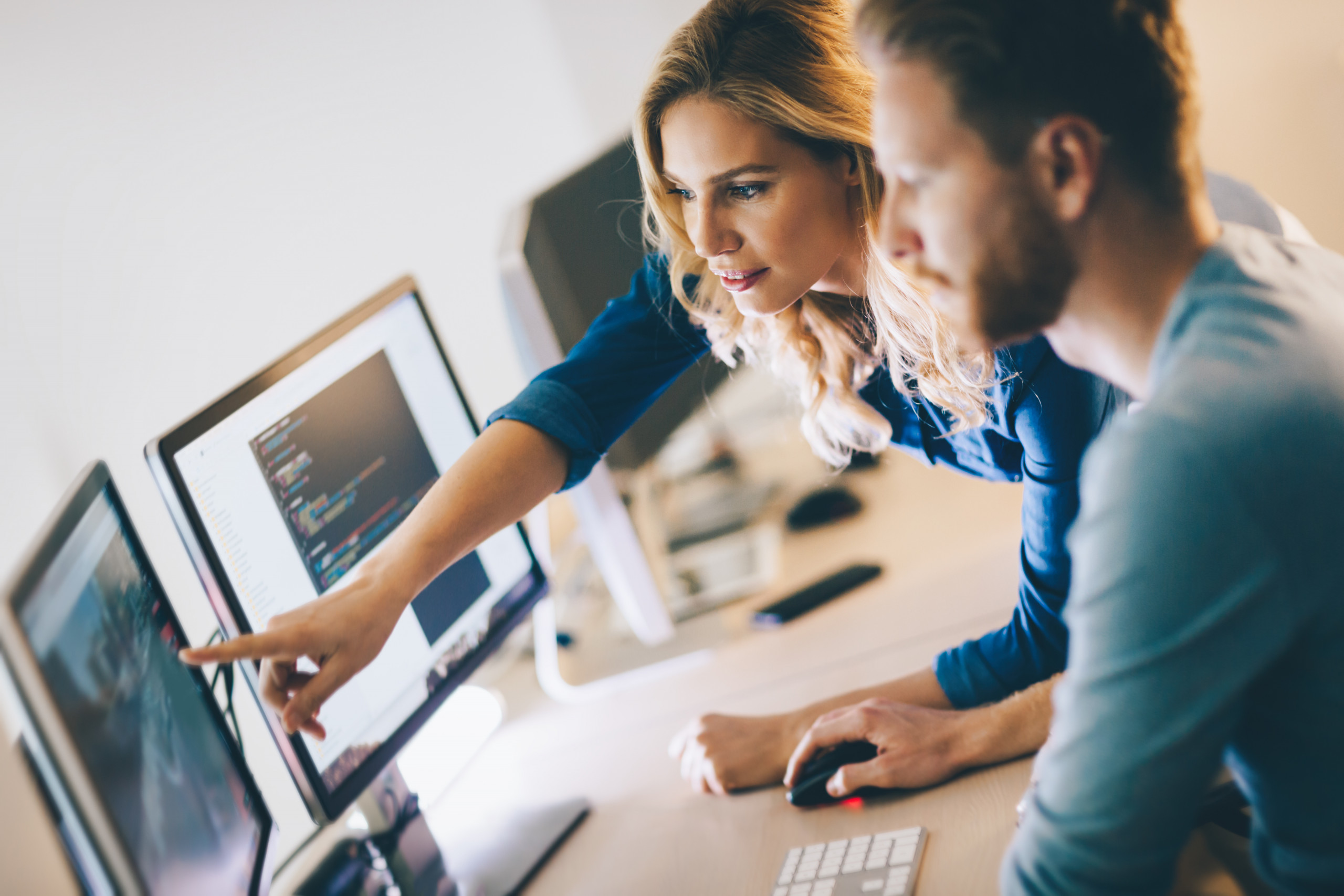 expert girl pointing at computer in Marketing Agency London